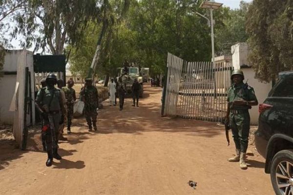 Tres muertos y 20 secuestrados en una escuela en Nigeria