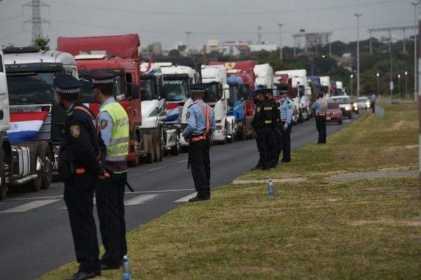 Camioneros exigen una respuesta – Prensa 5