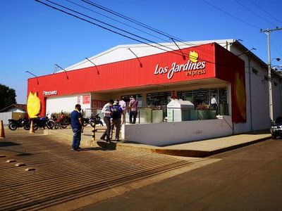 Policía frustró asalto en supermercado de Luque: delincuente fingió ser cliente y escapó caminando - Nacionales - ABC Color
