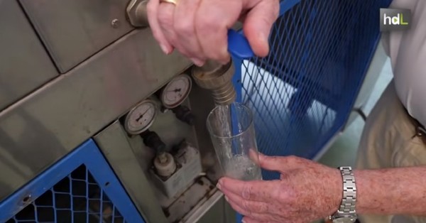 Ingeniero de 82 años creó una máquina para “hacer agua de la nada” - C9N