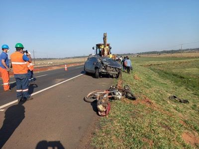 Dos hermanos mueren en un choque en Coronel Oviedo