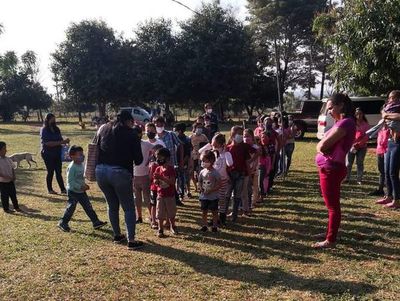 Homenajean a niños en Carapeguá - Nacionales - ABC Color