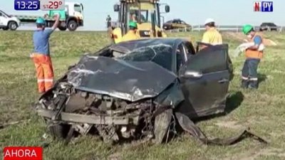 Mujer embarazada y su hermano fallecen en aparatoso accidente en Cnel. Oviedo | Noticias Paraguay