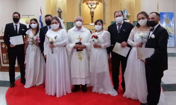 Casamiento comunitario: cuatro parejas se juraron amor eterno