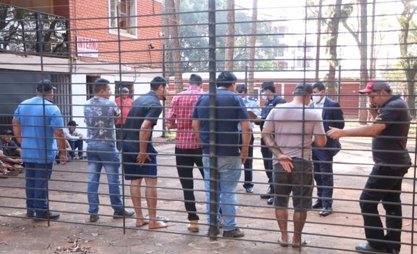 Diario HOY | Alto Paraná: 16 camioneros fueron demorados tras cierre de ruta ilegal