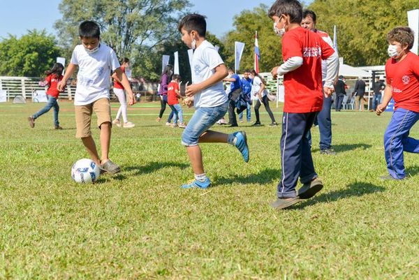 Celebración del día del niño en Caazapá - Polideportivo - ABC Color