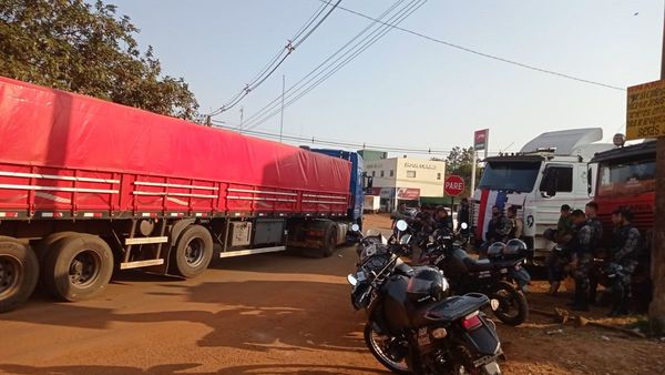 Policía Nacional despeja cierres de camioneros en Guairá y Alto Paraná