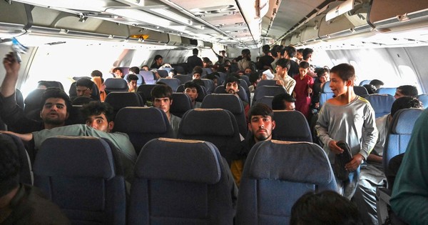 La Nación / Uzbekistán forzó el aterrizaje de 46 aeronaves afganas
