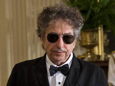 Mujer acusa a Bob Dylan de haber abusado sexualmente de ella a los 12 años