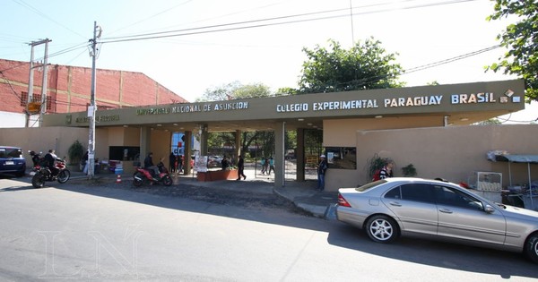 La Nación / Filosofía UNA: director del CEPB es denunciado por supuesta presentación de documentos falsos
