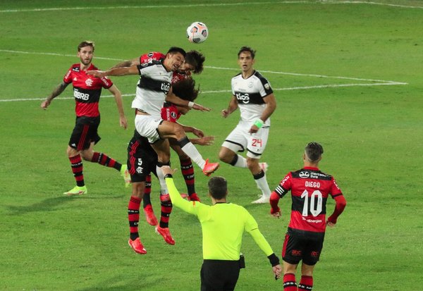 Flamengo pierde a su defensor titular para la revancha ante Olimpia por COVID-19