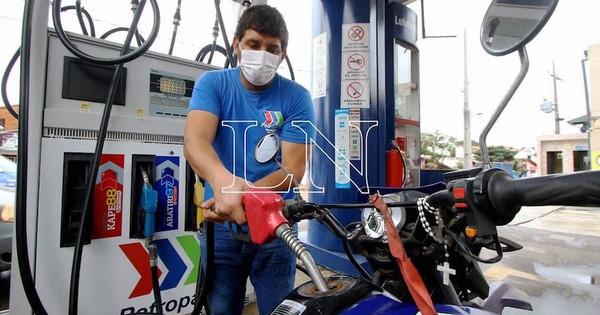 La Nación / Funcionarios de Petropar van a huelga general