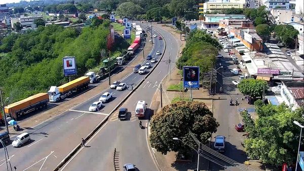 Están varados 4.500 camiones en Brasil, cerca de la frontera