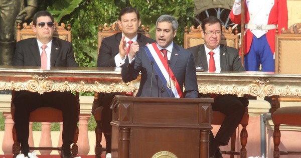 La Nación / Aseguran que en los tres años el Presidente se dedicó a sobrevivir