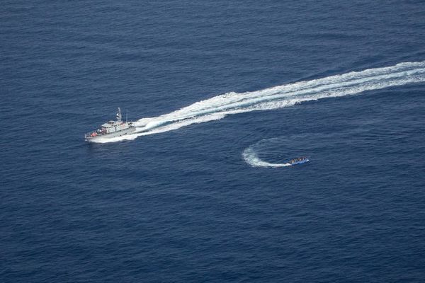 Dos barcos de ONG con 487 migrantes salvados en el Mediterráneo piden puerto - Mundo - ABC Color