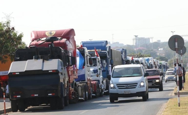 Diario HOY | Luis Alberto Zuccolillo, presidente de la Agetrapar, sobre situación del paro en el sector transportista
