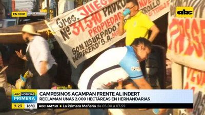 Campesinos acampan frente al Indert y reclaman por tierras en Hernandarias - ABC Noticias - ABC Color