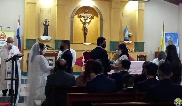 Casamiento comunitario en Luque •
