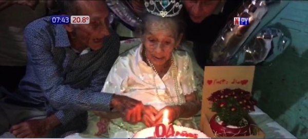 Cumplió 104 años y lo celebró como sus “15” | Noticias Paraguay