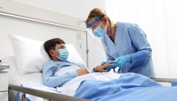 Diario HOY | Hospitalización de niños a causa de la variante Delta: experto alerta sobre riesgos