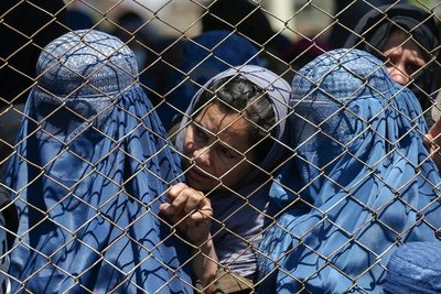 Las restricciones y castigos más crueles que imponen los talibanes a las mujeres