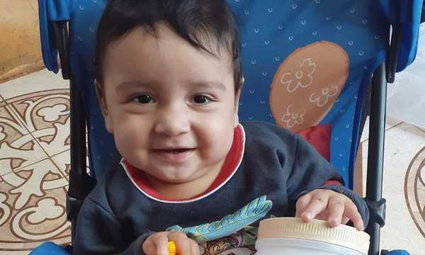 El pequeño Axel aguarda decisión de Salud y Hacienda: “Mientras, a mi hijo le queda menos tiempo” | Ñanduti