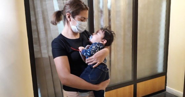 La Nación / Padres de niño con atrofia muscular piden ayuda para adquirir medicamento