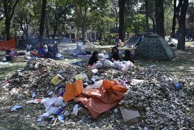 Indígenas ocupan plazas y bloquean nuevamente el tránsito - Nacionales - ABC Color