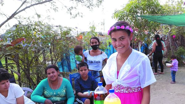Festejó sus 15 años con un karu guasu para los niños