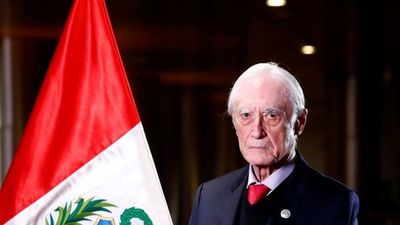 Reportan la renuncia del canciller de Perú, Héctor Béjar