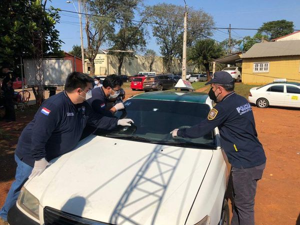 Encuentran un arma de fuego en taxi involucrado en enfrentamiento  - ABC en el Este - ABC Color