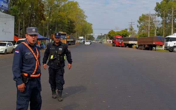 Policía “resguarda” cruce Villarrica-Paraguarí tras incidente con camioneros - Nacionales - ABC Color