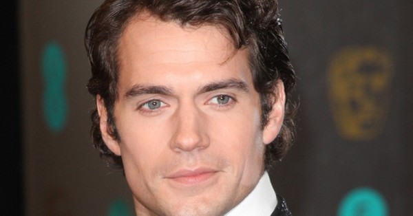 Henry Cavill revela que fue rechazado para interpretar a James Bond por su físico - SNT