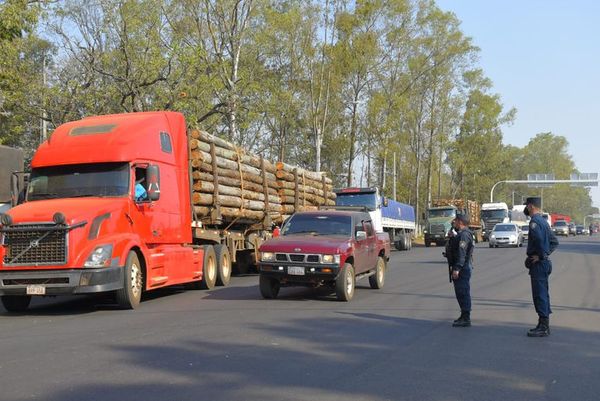 Camioneros decidieron presentarse a reunión para fijar costo del flete - Nacionales - ABC Color