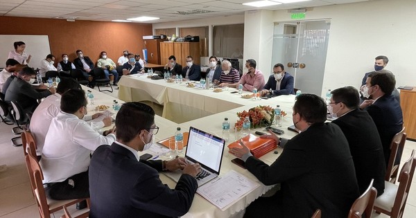 La Nación / Camioneros finalmente aceptaron formar parte de la reunión con el Comité Técnico