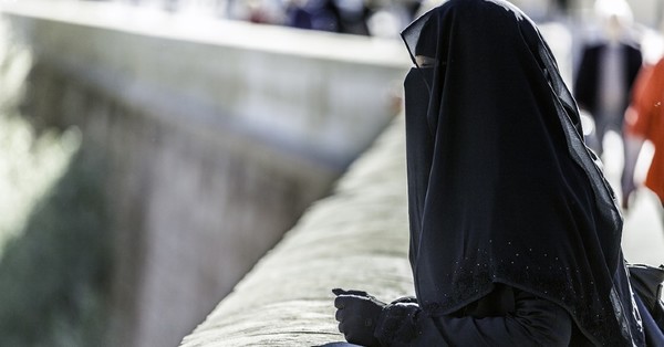 Talibanes aseguran que mujeres afganas serán “felices” y ONU exige hechos para probar sus “buenas” intenciones - SNT