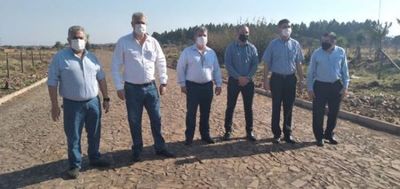 Avanza trabajo de pavimentación desde Cerro Corái hasta el cementerio Suizo-Alemán