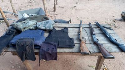Policía encuentra armas en busca de supuestos sicarios