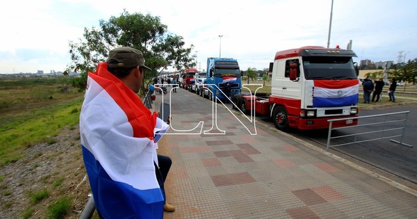 La Nación / Analista sugiere transparentar el precio del flete y a la vez formalizar a los camioneros