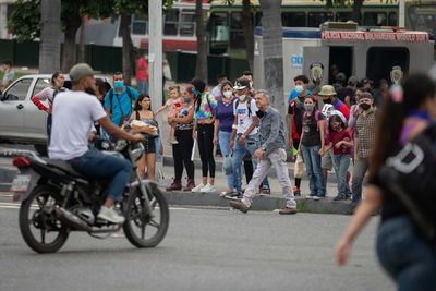 Trabajadores venezolanos piden incluir temas sociales en la negociación - MarketData