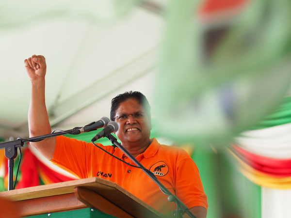 Los presidentes Guyana y Surinam quieren estrechar lazos en el sector petrolero - MarketData