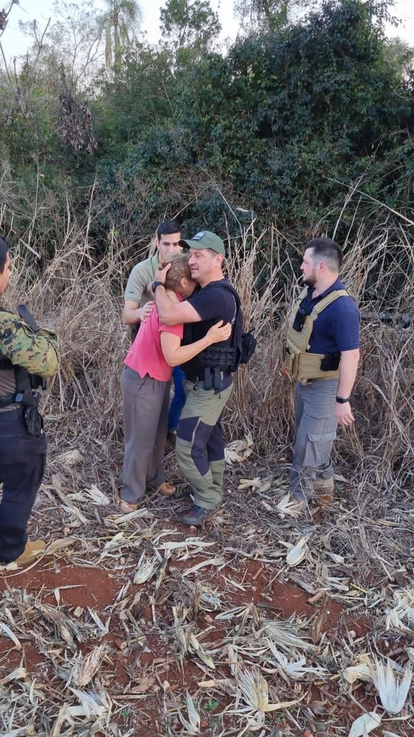 Rescatan a mujer secuestrada tras operativo policial en Alto Paraná | .::Agencia IP::.