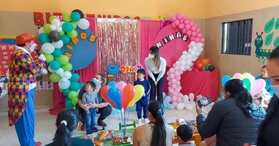 La Nación / Niños de madres privadas de libertad fueron agasajados y recibieron regalos