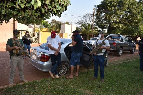 Detienen a dos supuestos traficantes de marihuana en Pedro Juan Caballero - Nacionales - ABC Color