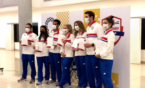 Diario HOY | Reconocen a deportistas que fueron a competir en los JJOO