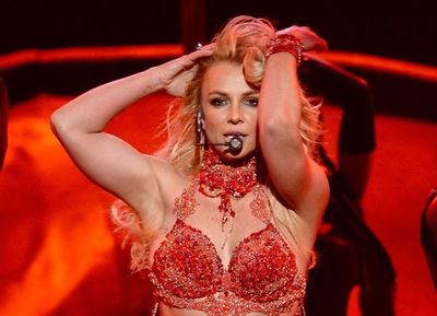 ¡Con contundente mensaje! Britney Spears publica fotos en tanguita y sin sostén (Foto)