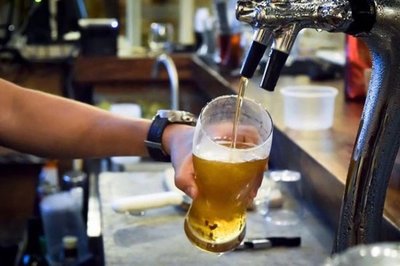 Fue culpa del bar: ganó demanda contra local al que acusó de emborracharle
