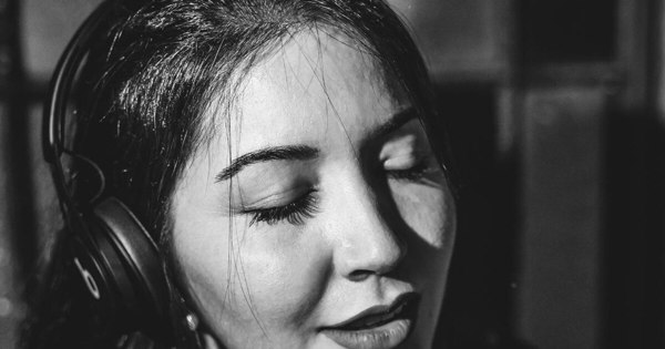 La Nación / Chiara Bellucci presenta “Buscándote”, su primer material discográfico