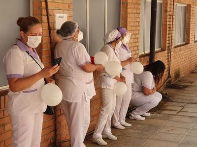 Un 42% del personal de blanco de primera línea reporta síntomas de depresión - Nacionales - ABC Color