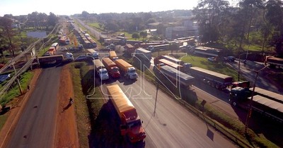 La Nación / Honor Colorado interviene ante cierre de rutas de transportistas